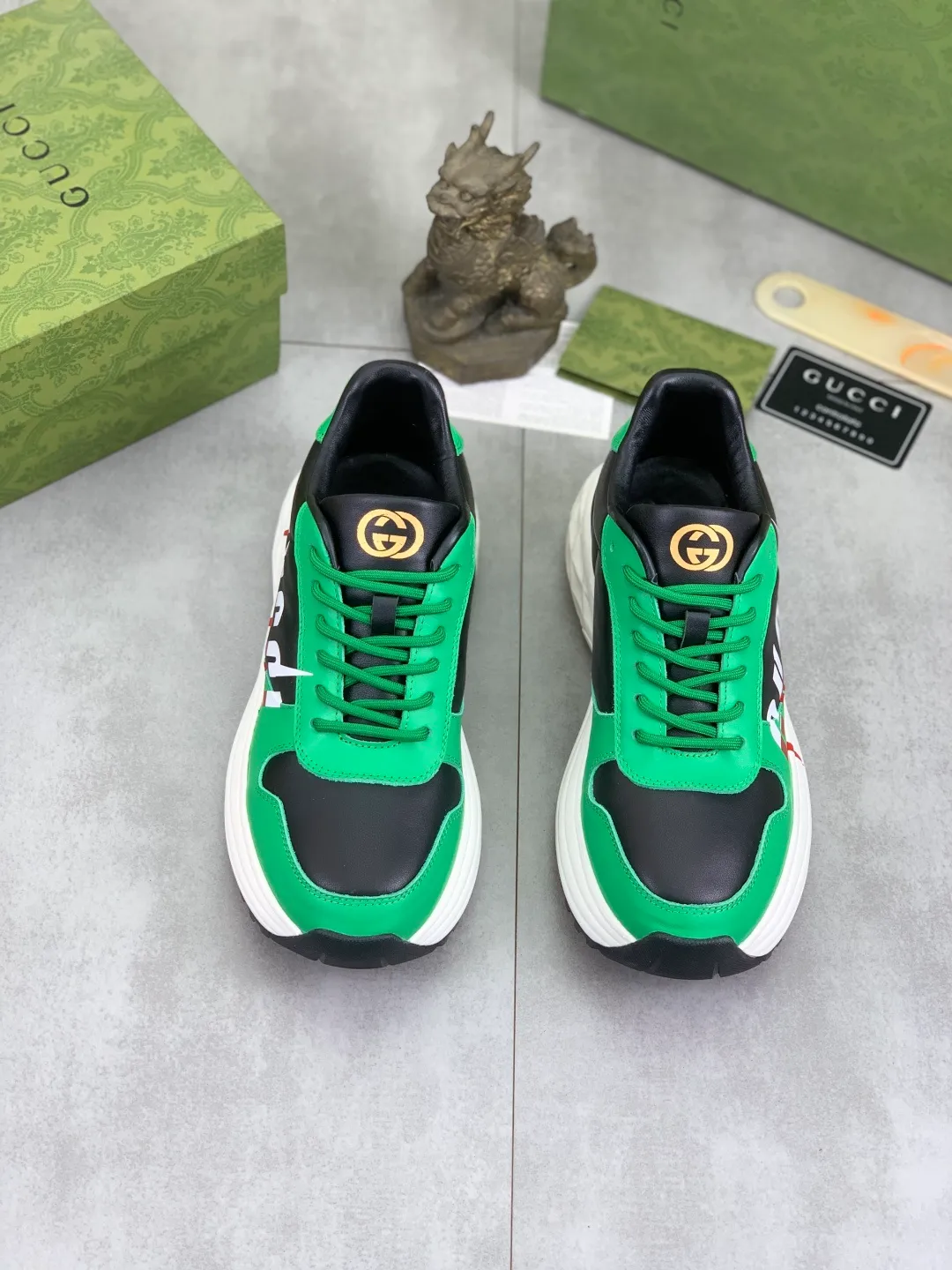 Men's shoes 💰P500💰[New style] 🆘 Dad's shoes [GUCCI] Gucci's new men's shoes are the first to be launched, and the materials and workmanship are superior to all versions on the market. The highest quality imported original top calfskin upper with trendy printed patterns ➕, the inner material is made of full-grain pigskin lining, privately molded soft TPU rubber comfortable outsole, and high foot comfort. Actual shooting, imported special materials highlight the unique charm of the brand 2️⃣colors available Size number; 38-44